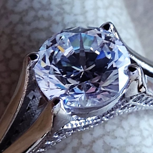 Ring - Picture 2 of 5